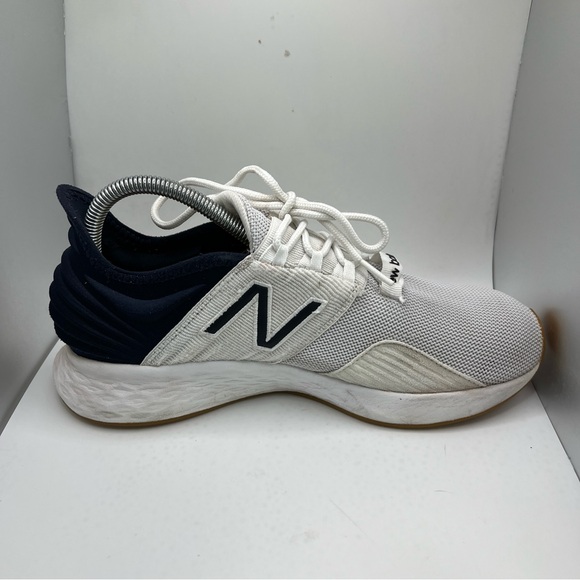 Men’s New Balance Fresh Foam ROAV Running Shoes Size 7.5 main image 4